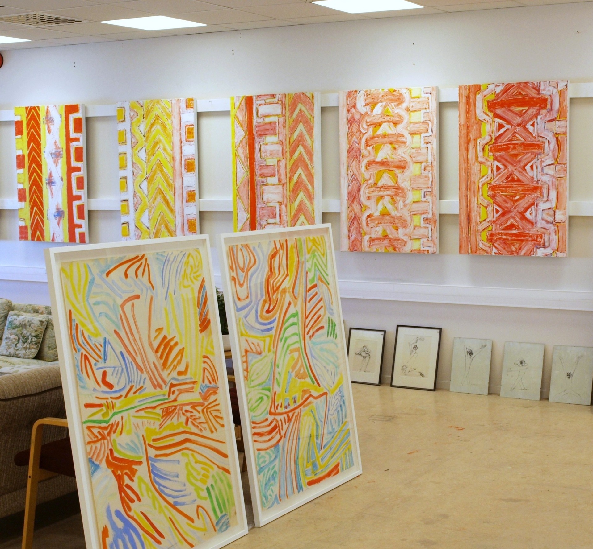 I disse bildene kombineres vertebra- og portalformer. "Bordportalene" hadde på 90-tallet også titler som Oppstigningen og Sulamith. Foran Pastorale. Foto  14.09.2025 © Ådne Njå