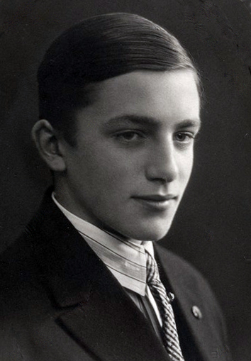 Georg Løkkeberg Foto ukjent opphav – Oslo Museum: image no. OB.F06210b, Wikimedia CC BY-SA 3.0